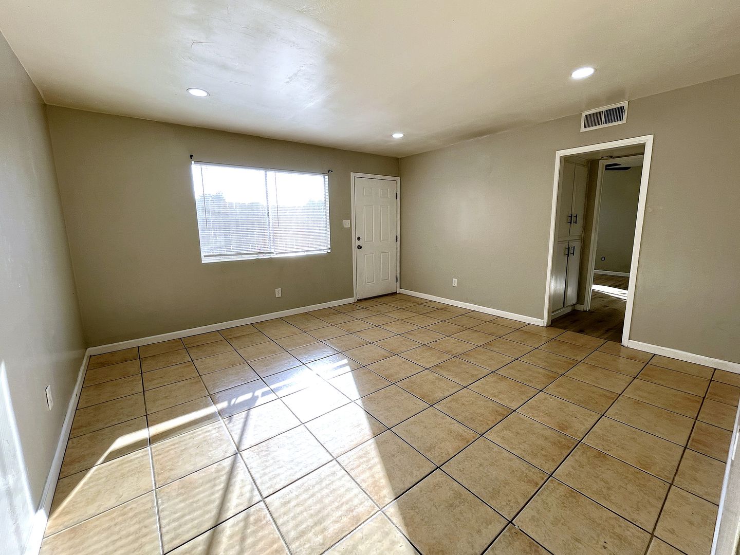 Bakersfield Apartment: 2711 Hollyhock Ln