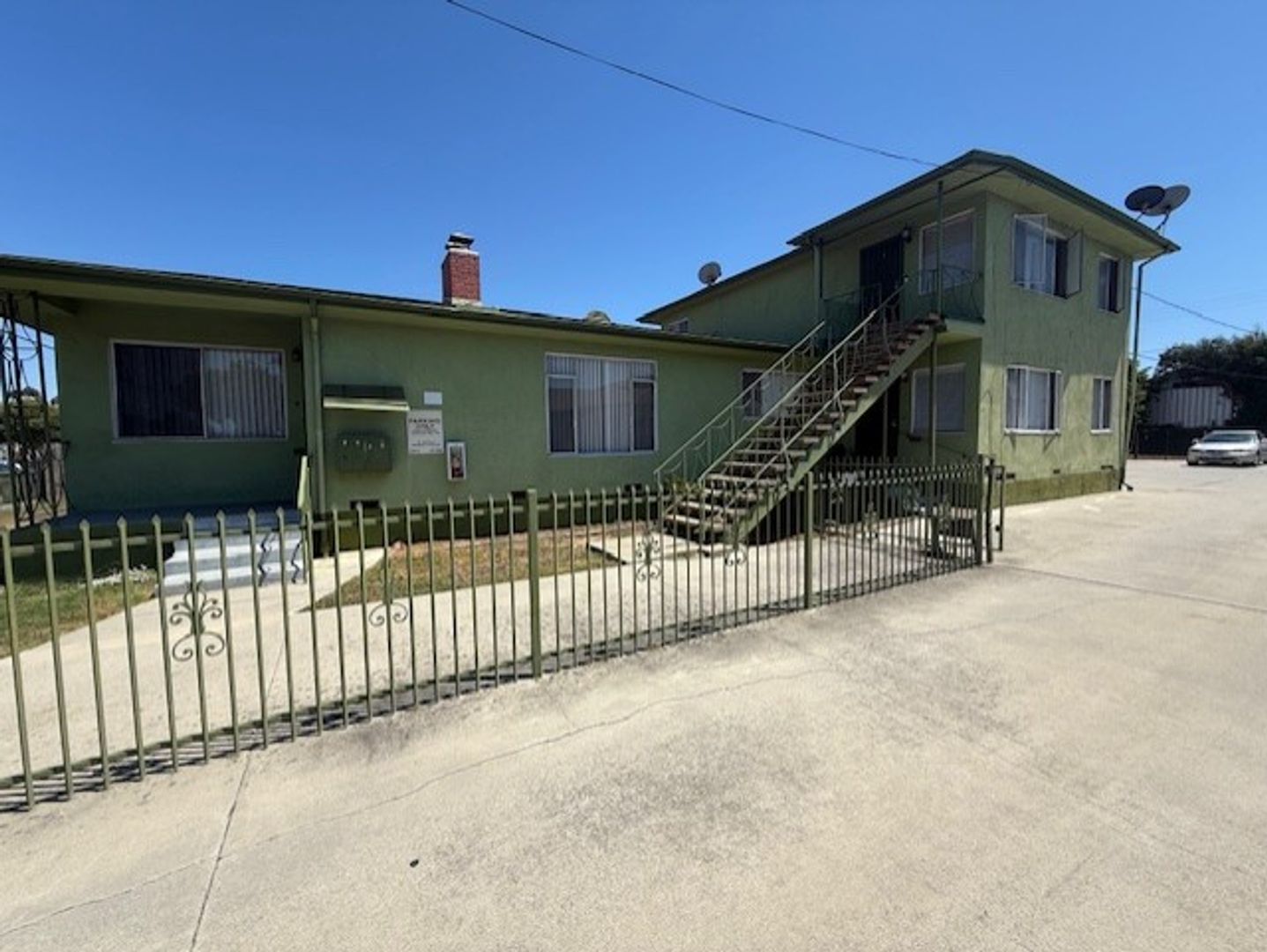 Los Angeles Apartment: 544 W. 120th Street