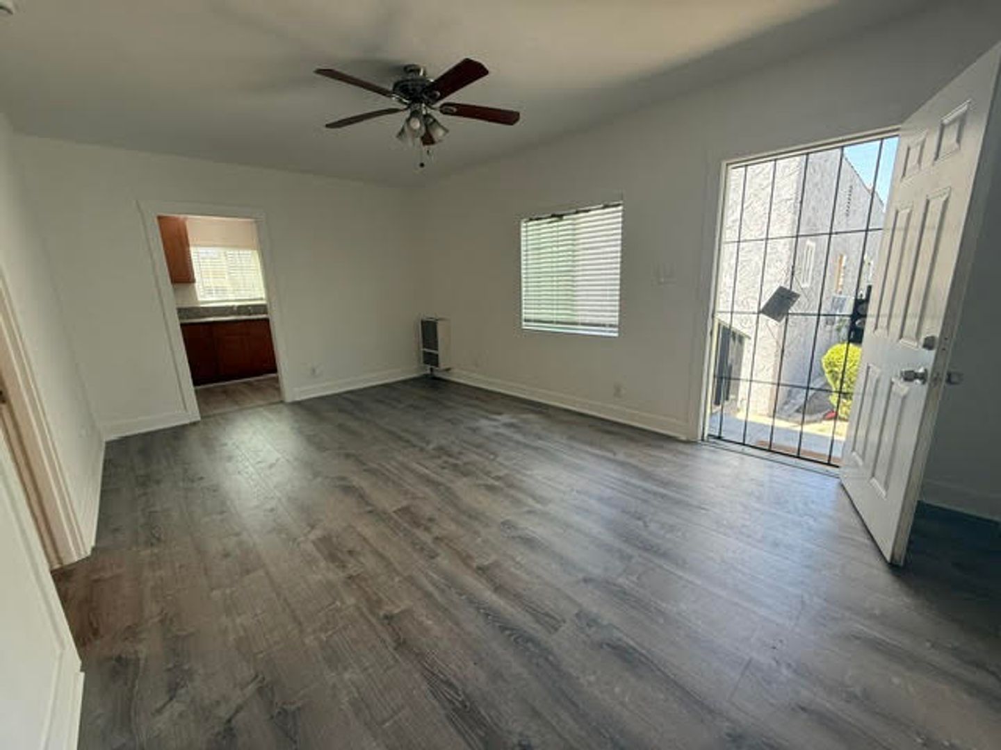 Los Angeles Apartment: 2108-2112 1/2 Griffin Avenue