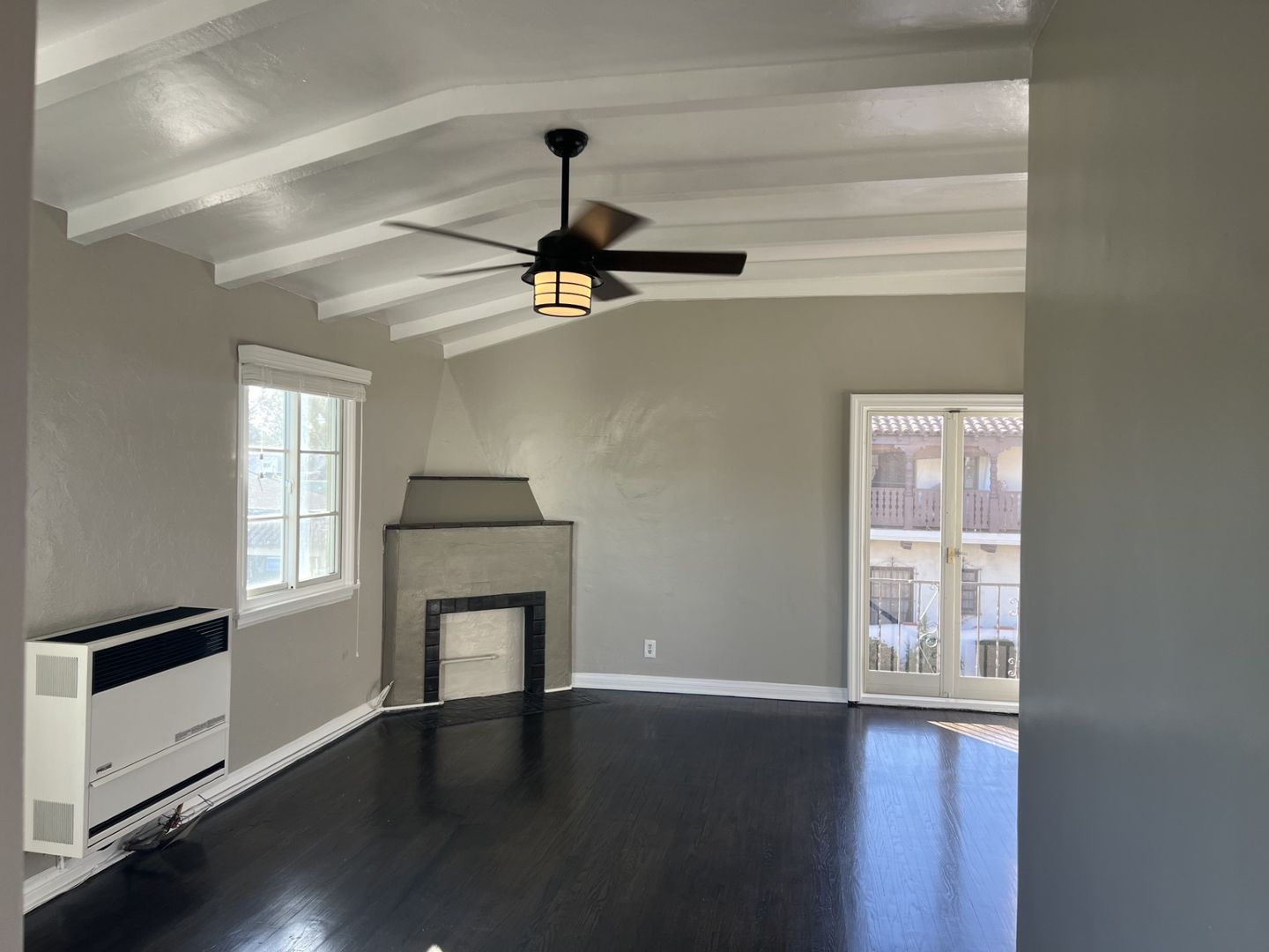 Los Angeles Apartment: 4200 6th Avenue