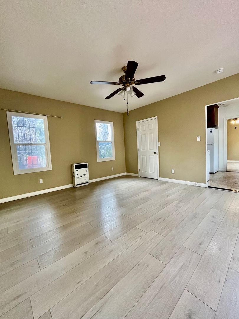 Los Angeles Apartment: 5217 - 5221 1/2 Denker Avenue