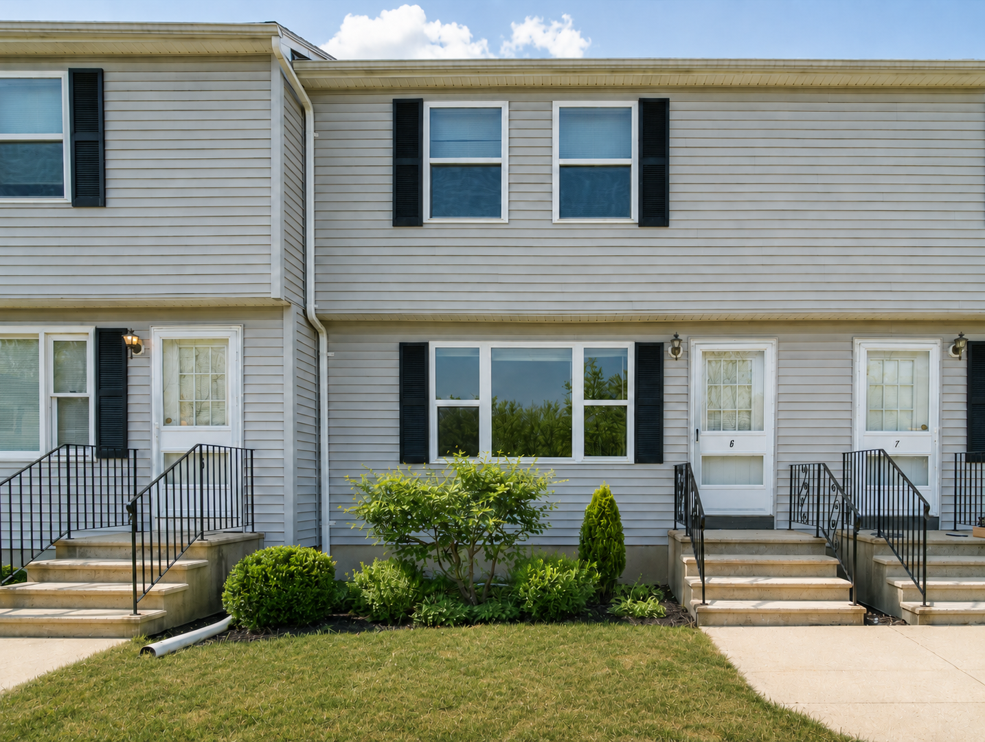 Colchester Apartment: 60 Linwood Avenue