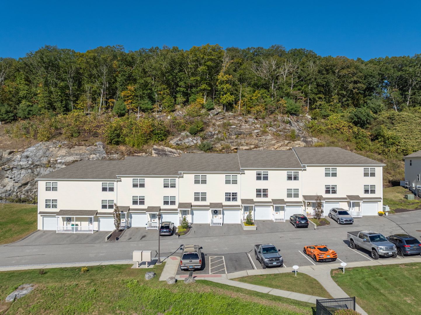 Norwich Apartment: 1201- 1310 River View Lane