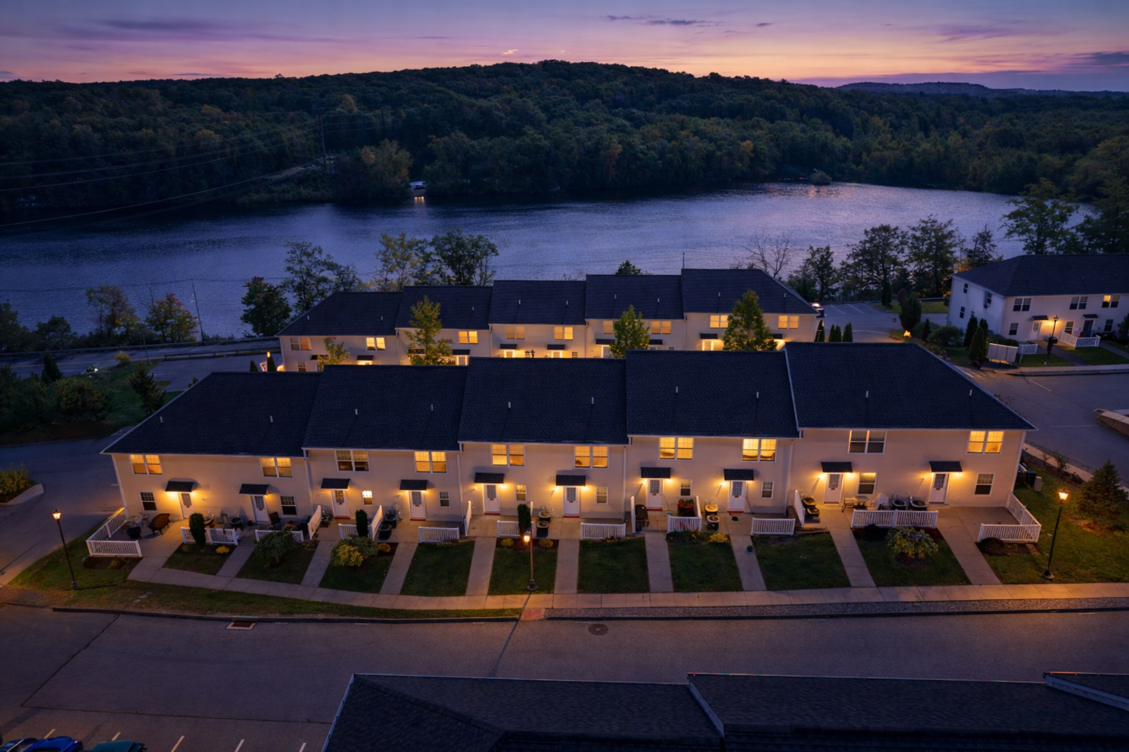 Norwich Apartment: 101-1110 River View Lane