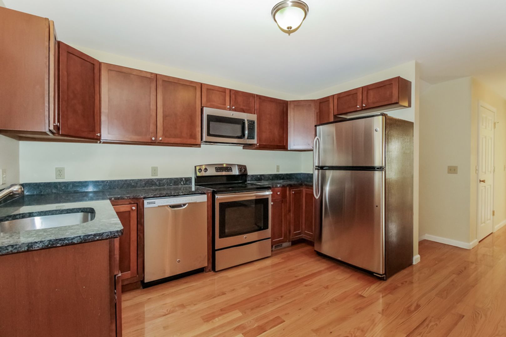 Norwich Apartment: 101-1110 River View Lane