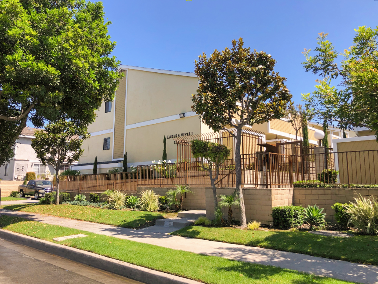 Lynwood Apartment: Ladera Vista