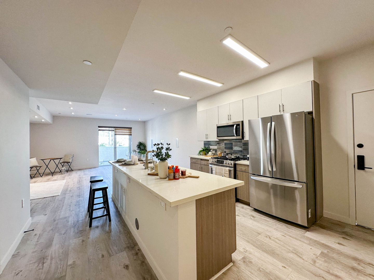 Los Angeles Apartment: Legacy Tamarind Apartments