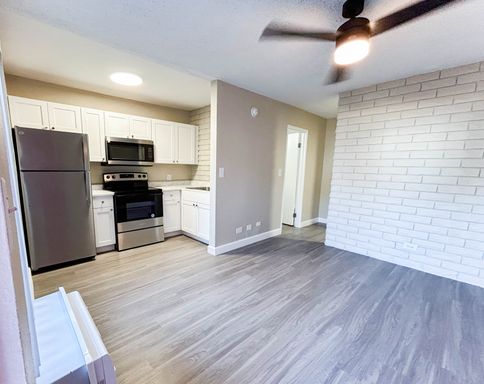 Labor Day Deals - Select Renovated Studio Apartment Homes Starting at $900/mo! – photo 1
