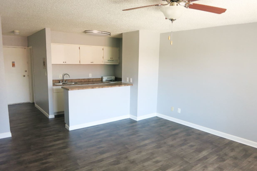 Fall Savings - Select 1 Bedroom Apartments at $950/mo! – photo 1