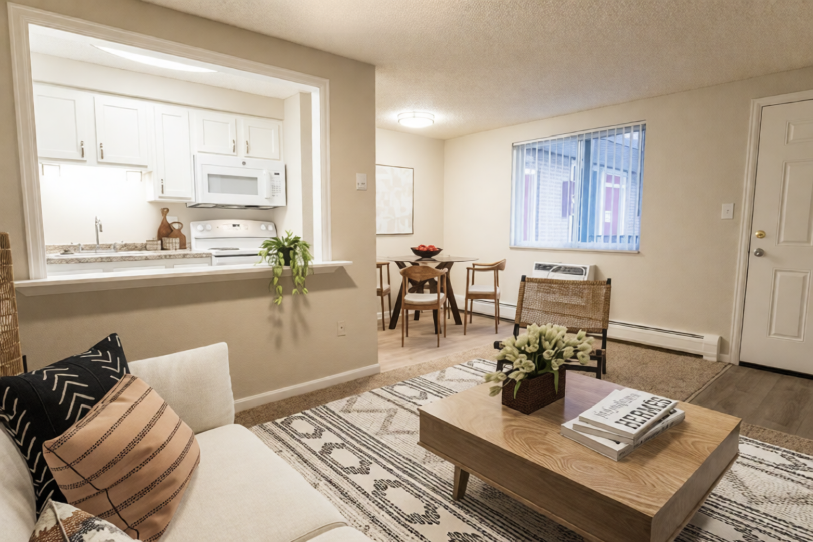 Aurora Apartment: Joliet Towers Apartments