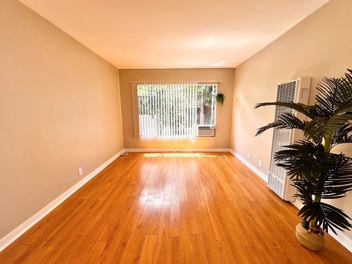 Labor Day Deals - One Month FREE on Select 1-Bedroom Apartments! – photo 1