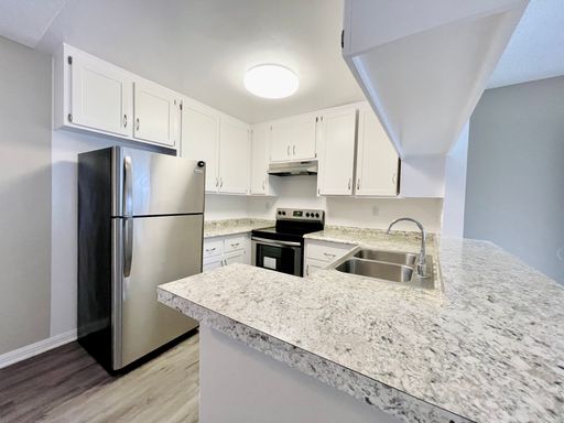 Labor Day Deals - $500 Rent Credit with Select 1-Bedroom Apartments! – photo 1
