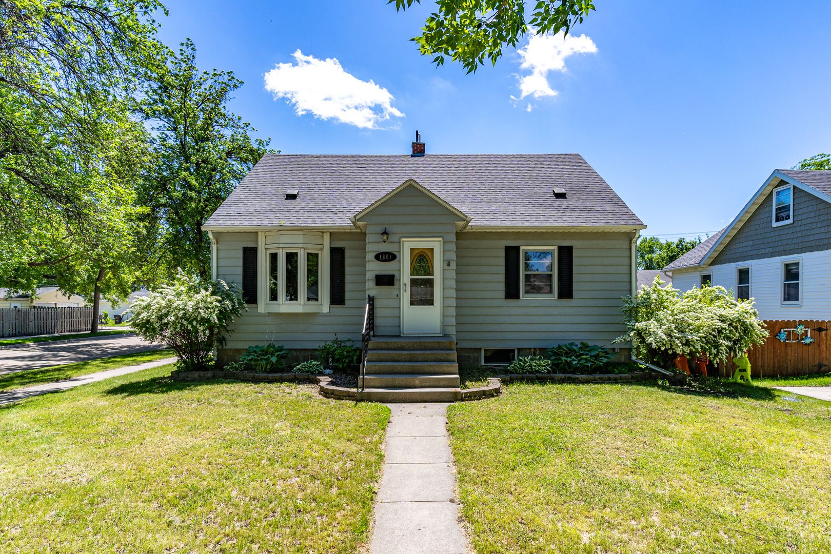 Grand Forks House: 1801 9th Ave North