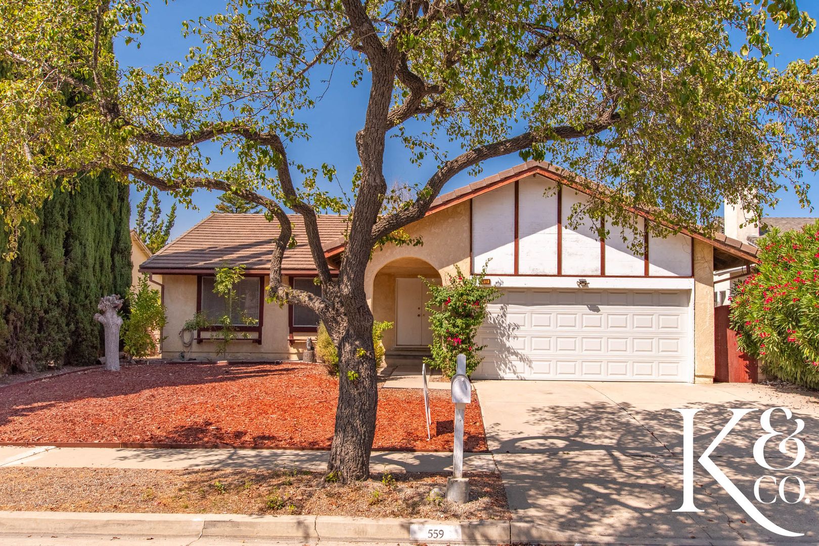 Thousand Oaks House: 559 W. Avenida De Las Flores