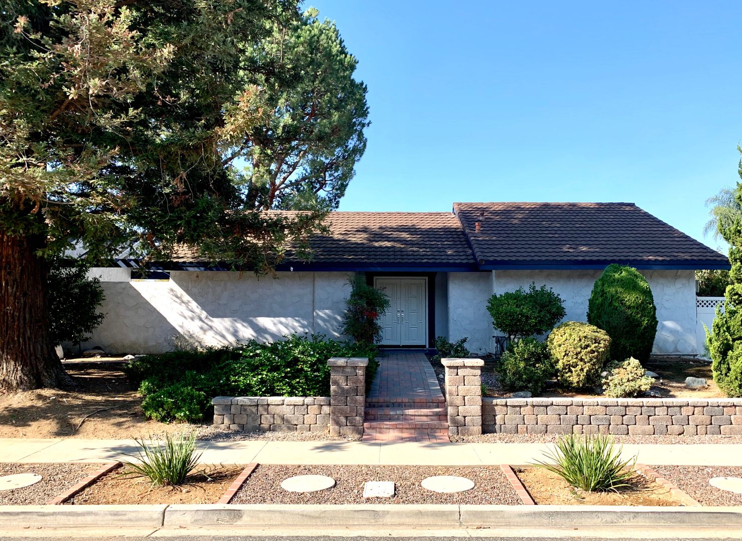 Thousand Oaks House: 3061 Rollings Avenue
