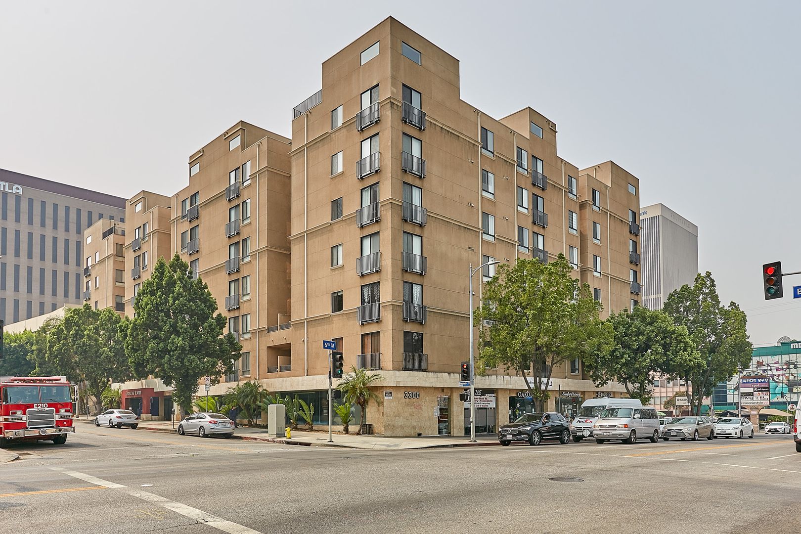 LOS ANGELES Condo: 625 S. BERENDO ST. #313