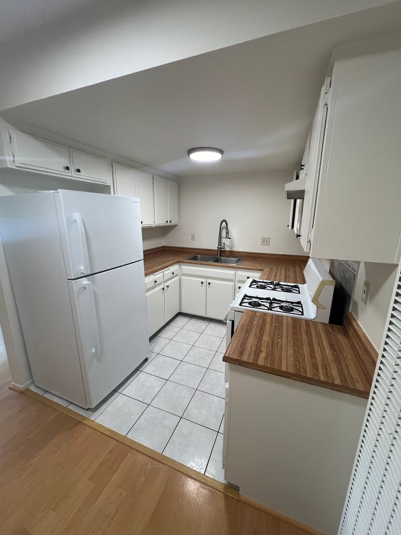 Glendale Apartment: 1001 Orange Grove Ave