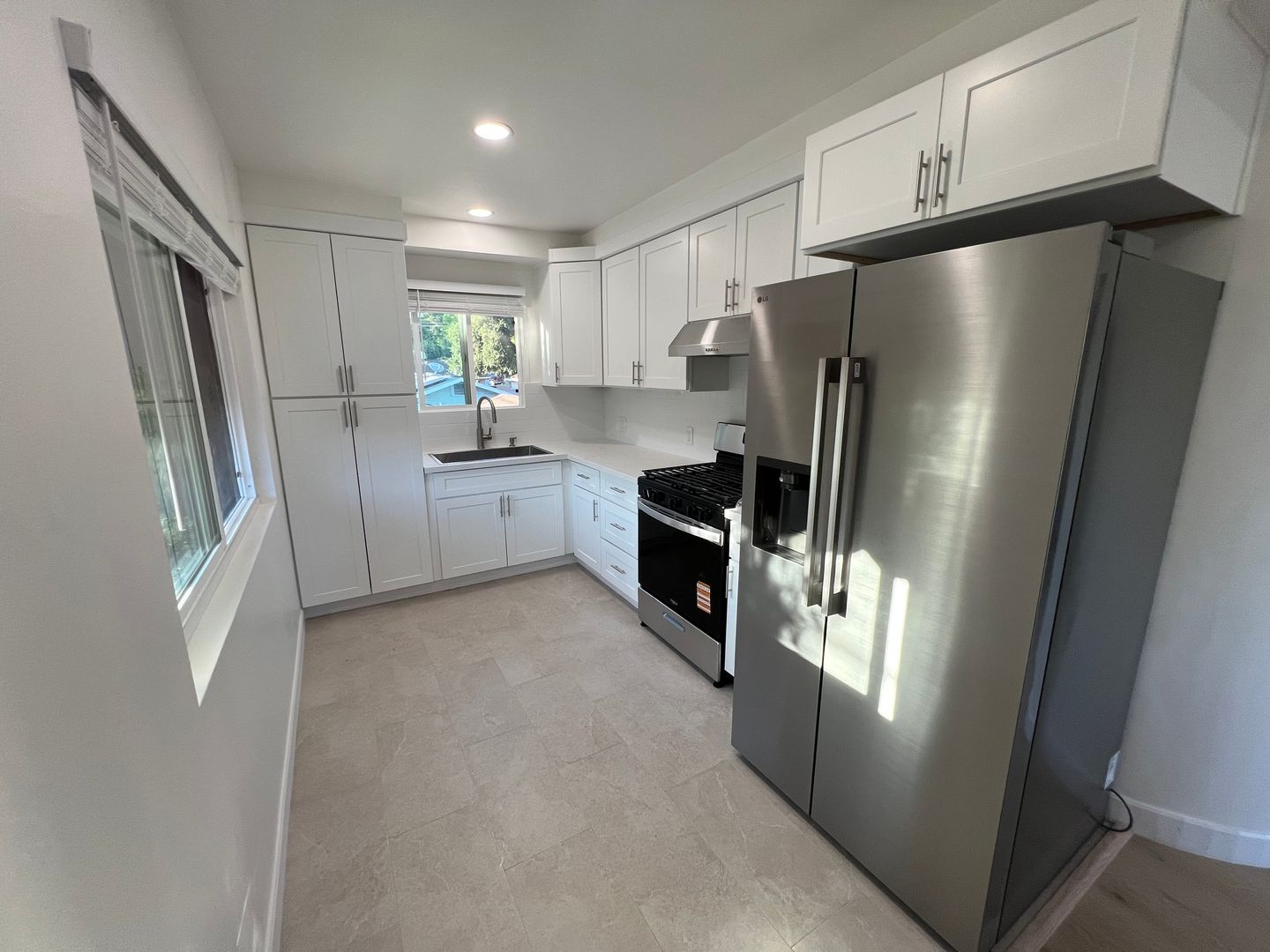 La Crescenta Apartment: 3920 La Crescenta Ave.