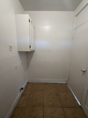 Spacious & Bright 1 Bedroom Apartment with Parking in Los Angeles – photo 1