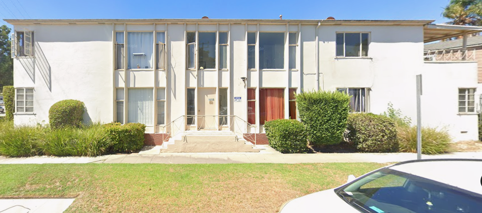 Los Angeles Apartment: 1655 Carmona Avenue