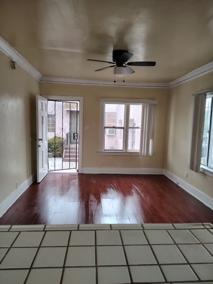 Los Angeles Apartment: 700 West,