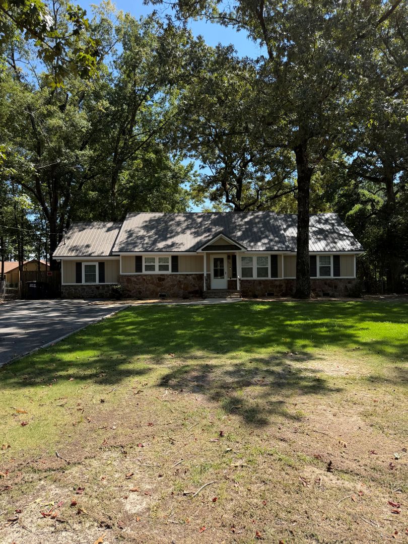 Opelika House: 503 Lake Condy Rd.