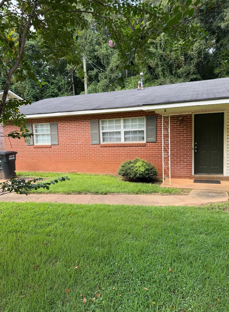Opelika Apartment: 1102 N 1st St
