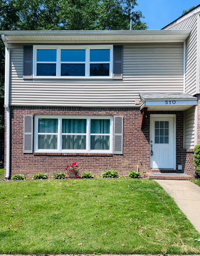 Auburn House: 510 Oak Meadow Lane