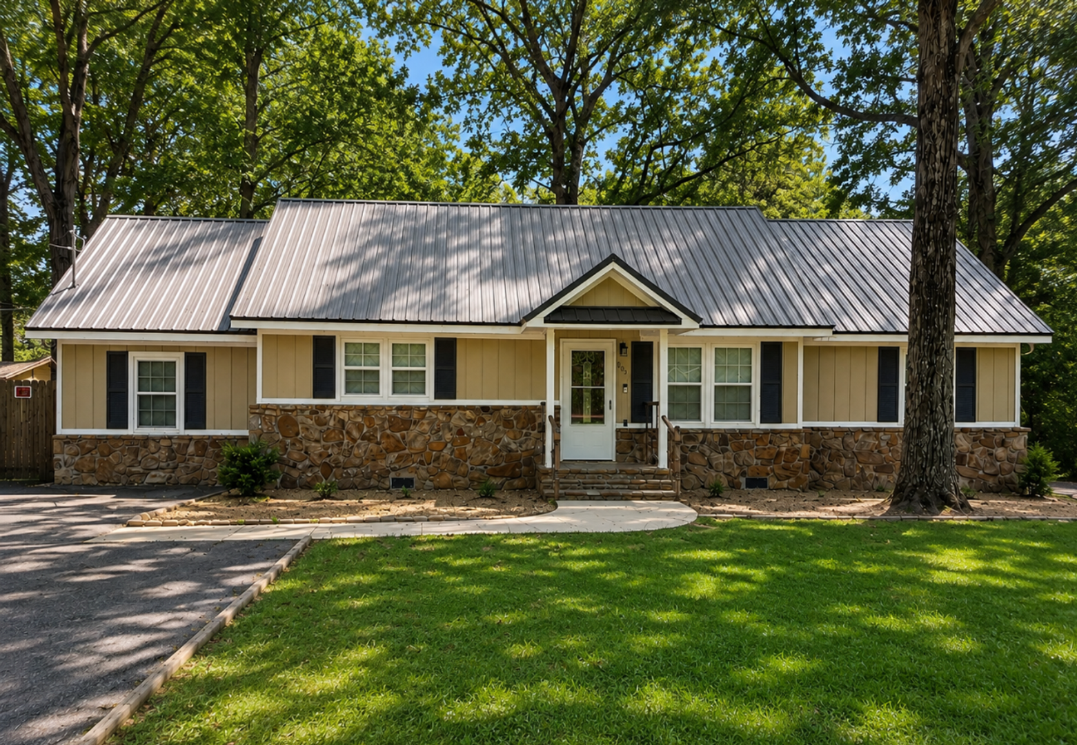 Opelika House: 503 Lake Condy Rd.