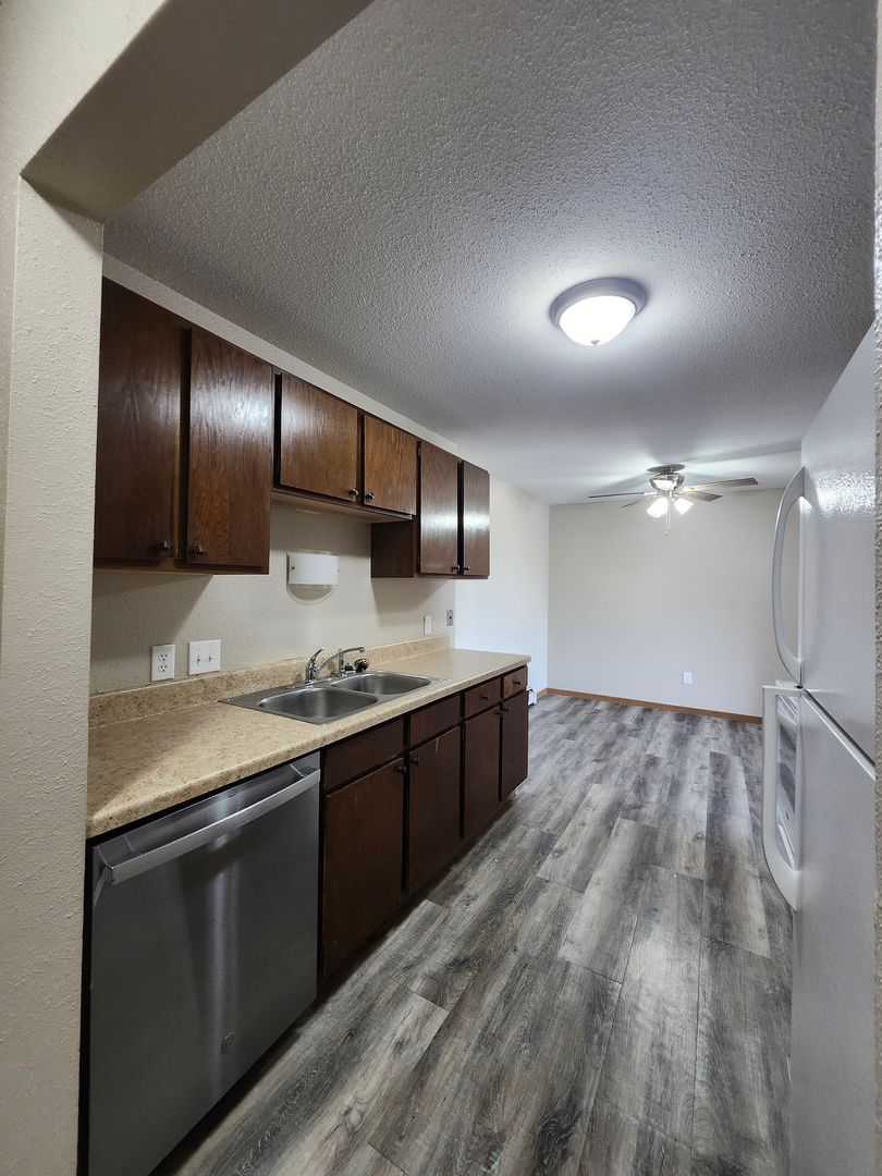 East Grand Forks Apartment: 1720 5TH Ave NE