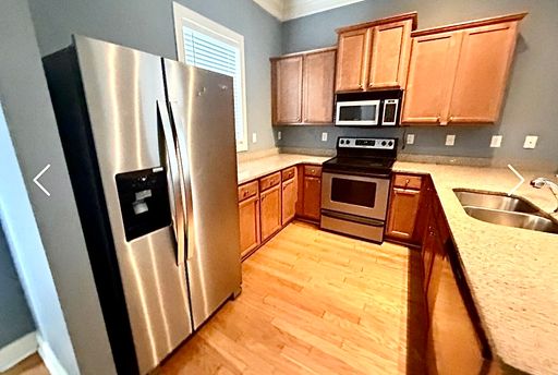 Listing photo thumbnail