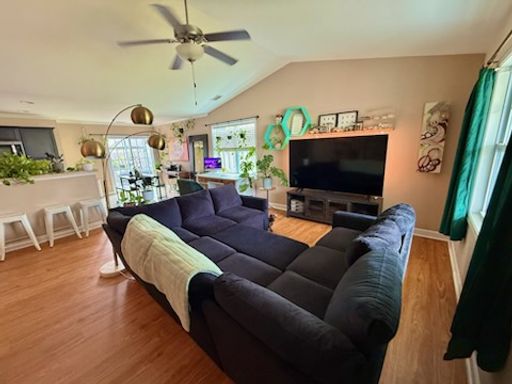 Listing photo thumbnail
