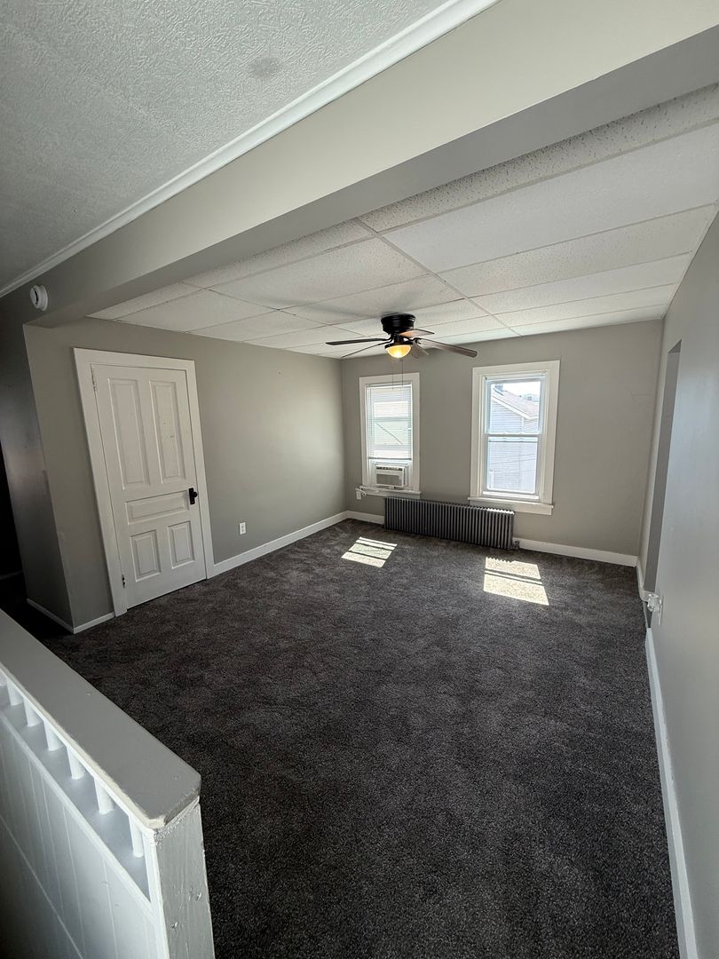 Tarentum Apartment: 519 Roup Street