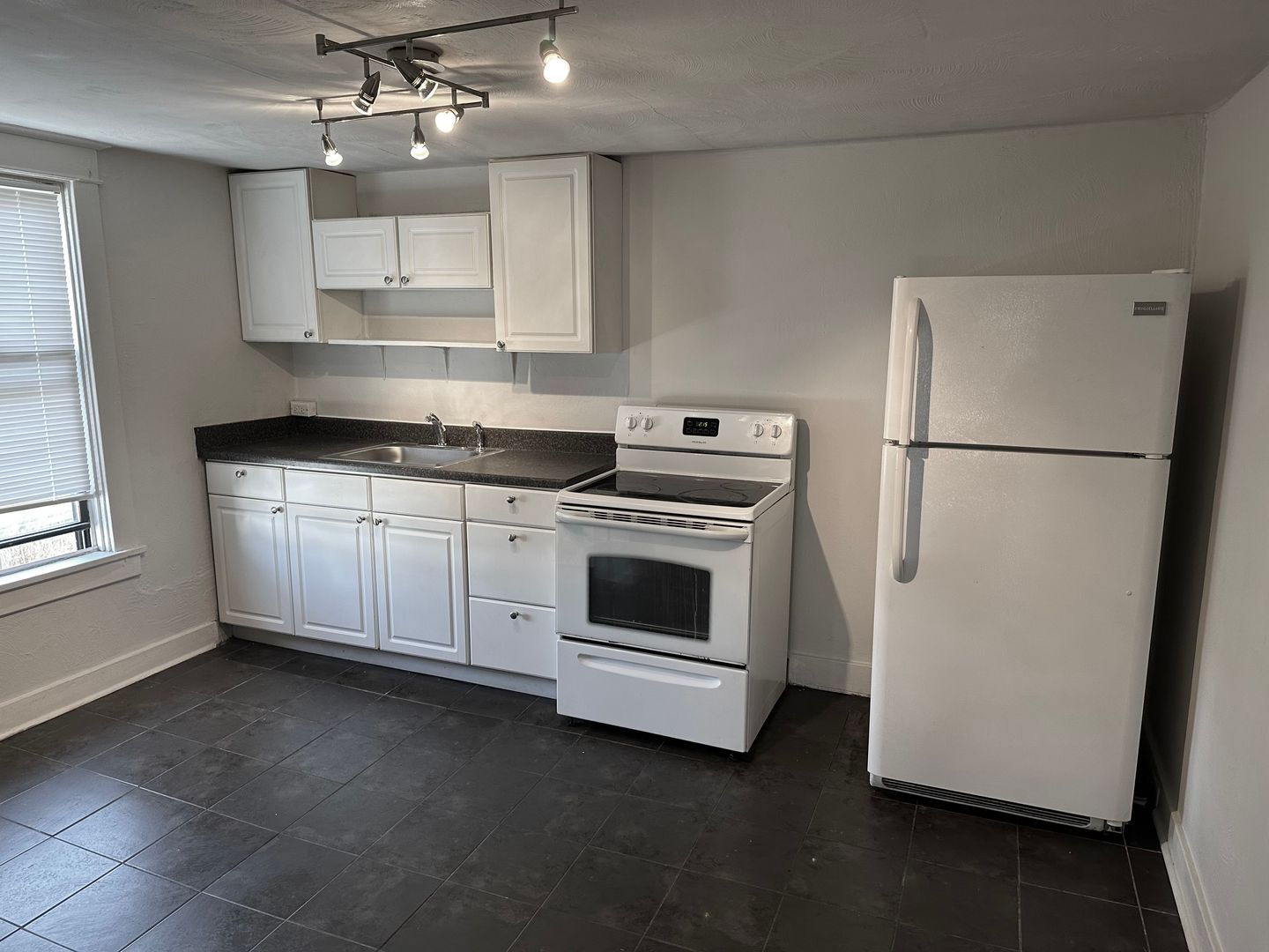 Vandergrift Apartment: 529 Walnut Street