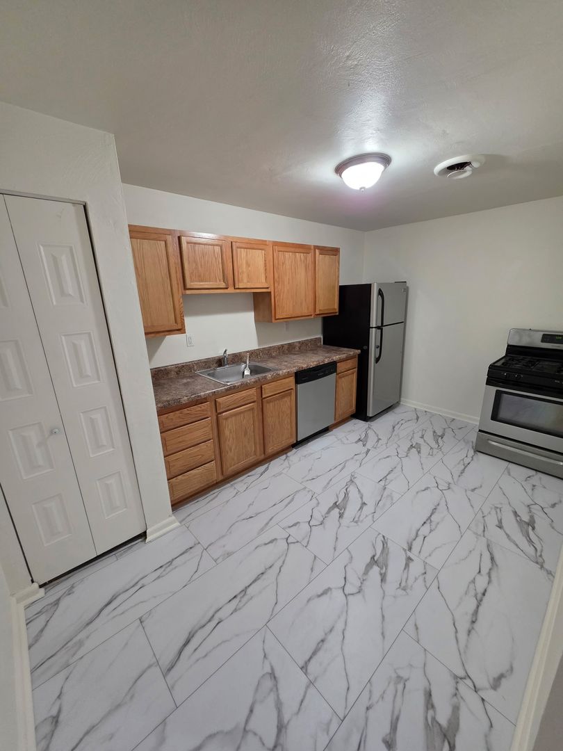 New Kensington Apartment: 2204 Constitution Boulevard