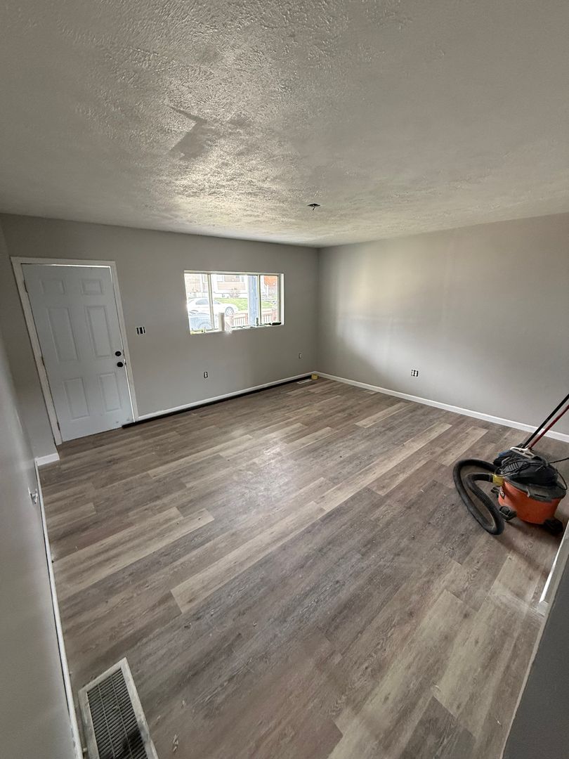 New Kensington House: 1393 Leishman Avenue