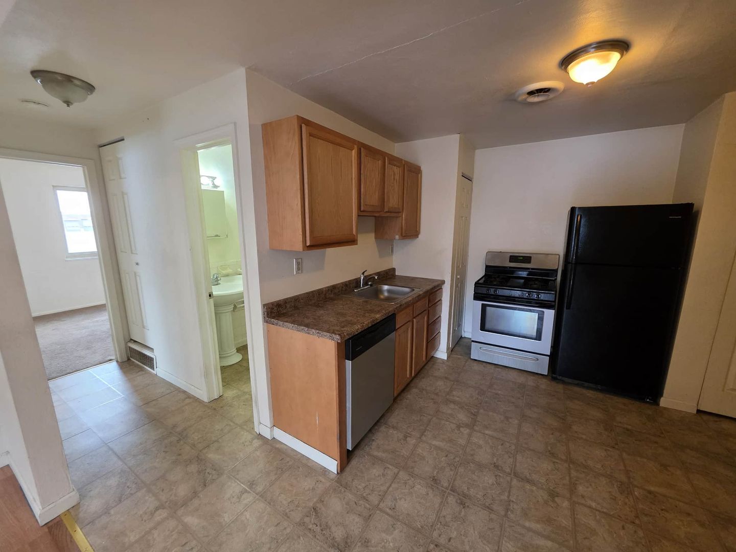 New Kensington Apartment: 2204 Constitution Boulevard