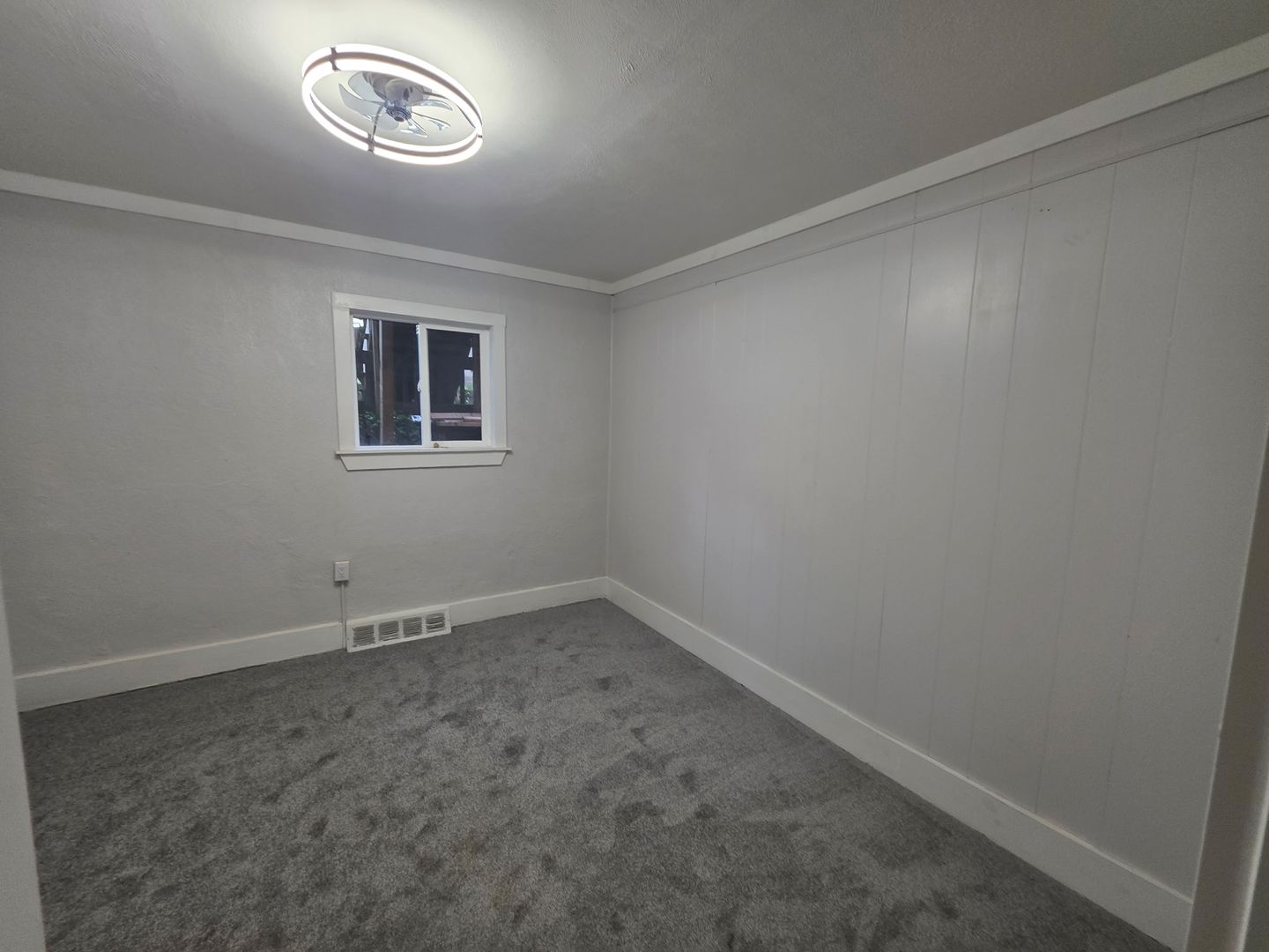 Arnold Apartment: 1600 Woodmont Avenue