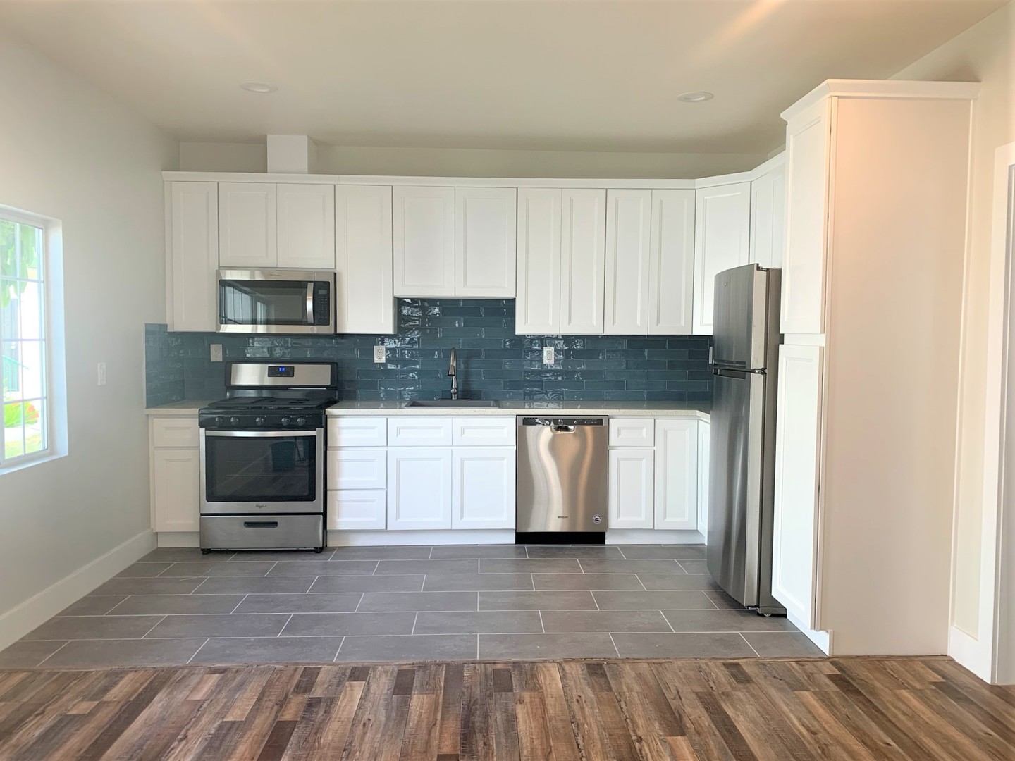 Glendale Apartment: 449 West Garfield Avenue