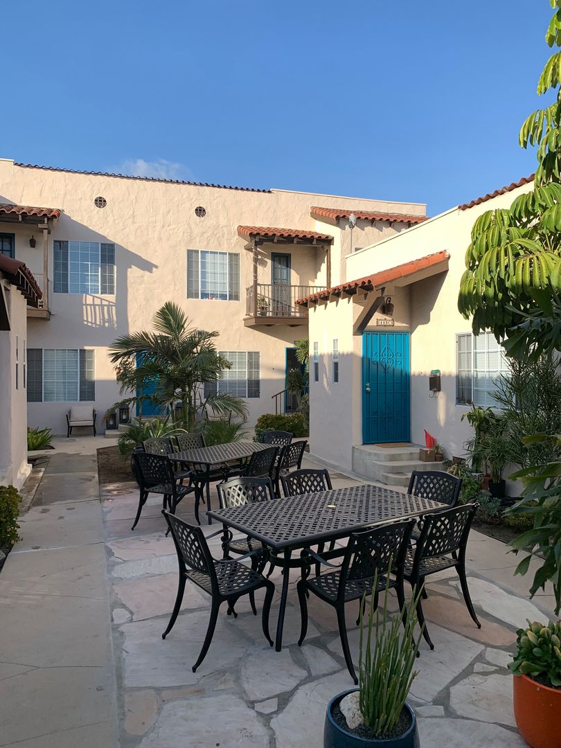 Glendale Apartment: 449 West Garfield Avenue