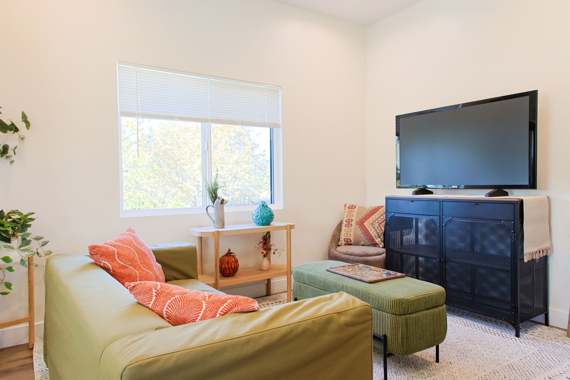 Los Angeles Apartment: 123 South Avenue 63