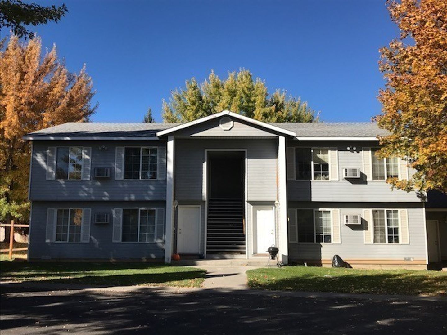 Redmond Apartment: 421 NW 17th St.