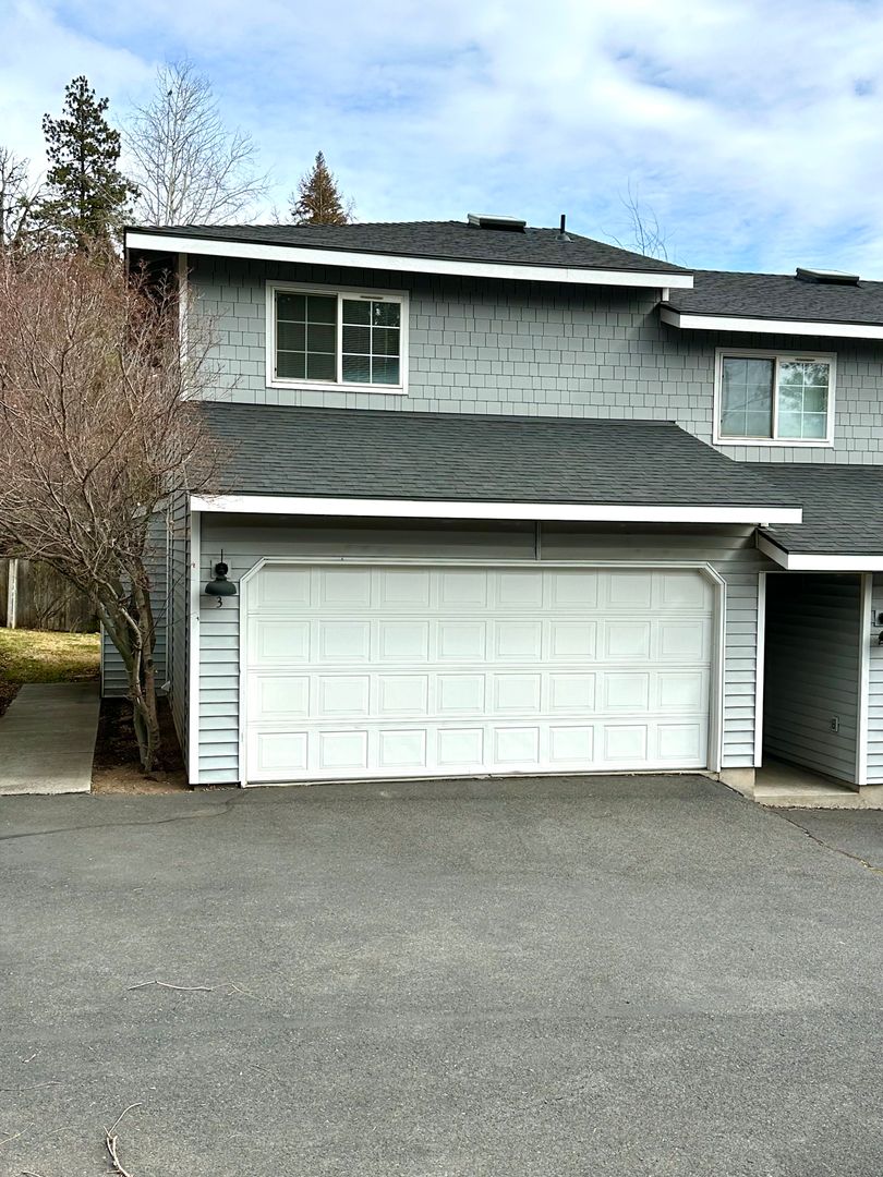 Bend Apartment: 1700 NW 9th St.