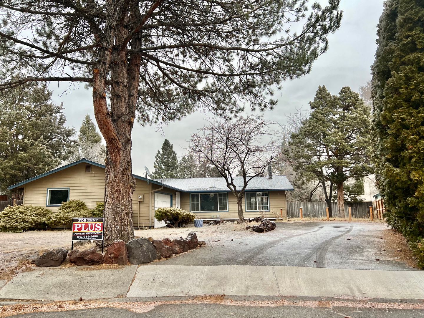 Bend House: 2816 NE Lapoint Ct
