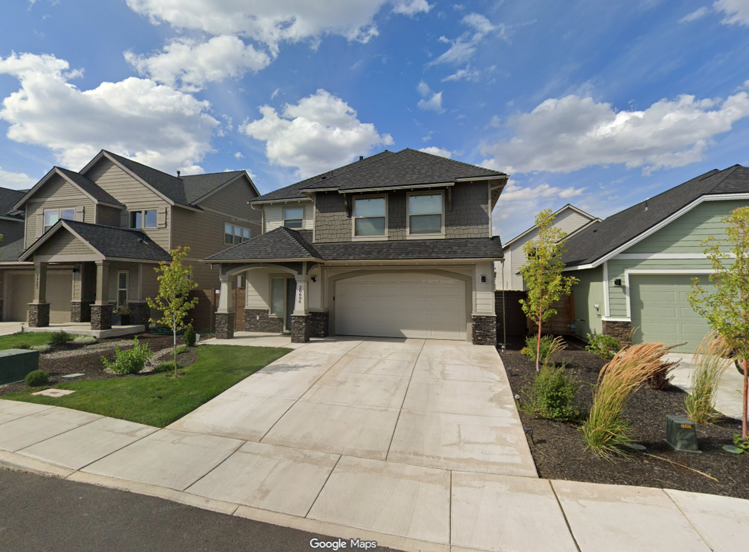 Bend House: 20606 SE Slate Ave