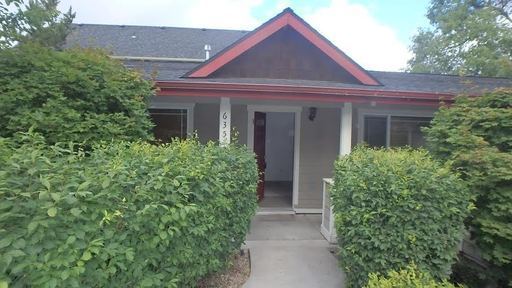 Bend Apartment: 631/635/639 SW Pelton Pl.