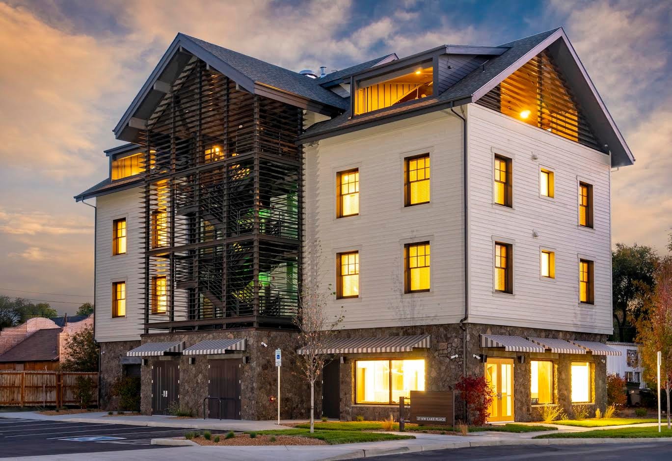 Bend Apartment: 27 NW Lake Place