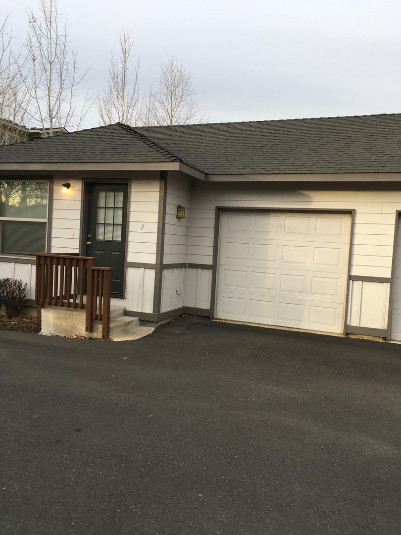 Bend Apartment: 3071 NE Weddell