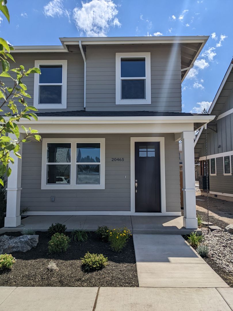 Bend House: 20465 Aberdeen Dr.