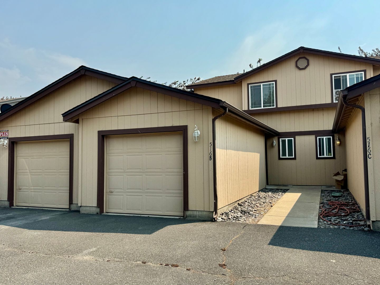 Redmond Apartment: 516 NE Negus Loop